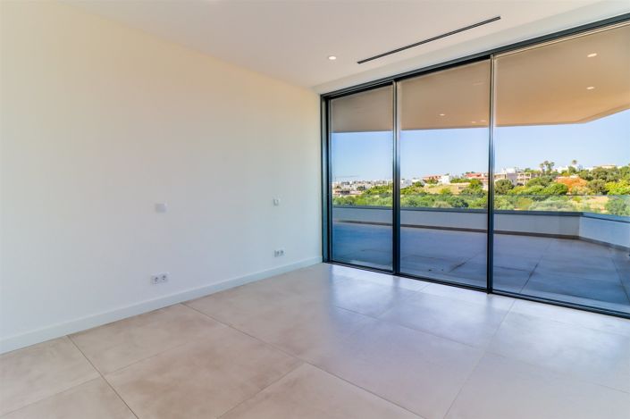 Image No.38-4 Bed House for sale