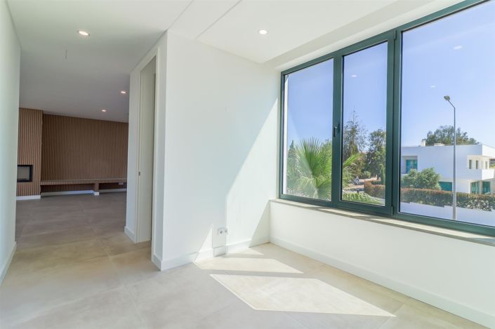 Image No.48-4 Bed House for sale