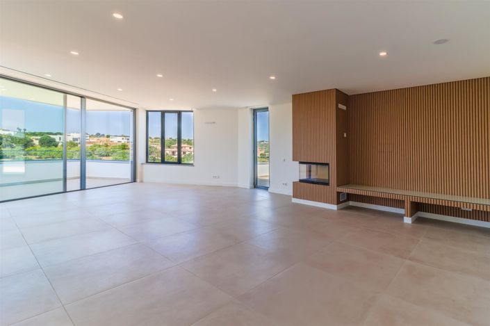 Image No.52-4 Bed House for sale