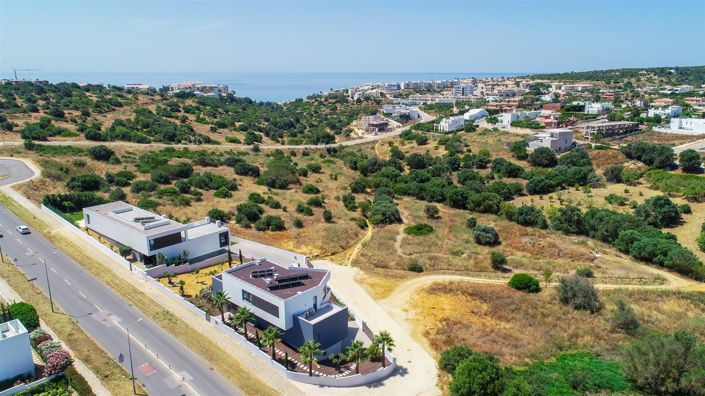 Image No.8-4 Bed House for sale