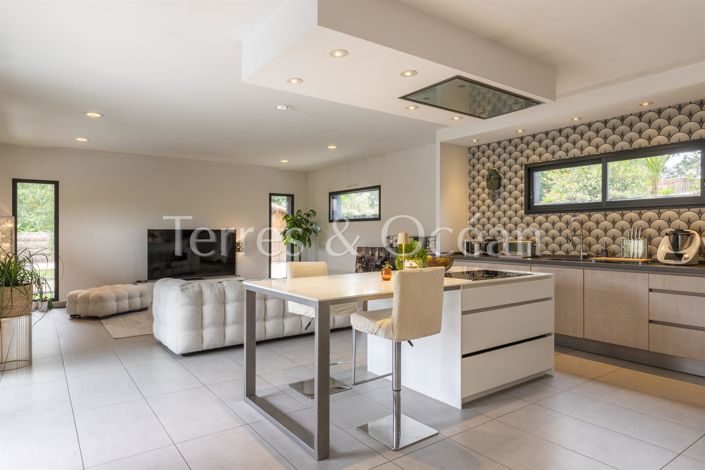 Image No.8-4 Bed House for sale