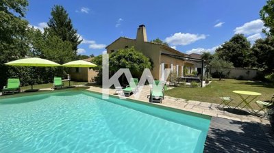 1 - Venelles, Property