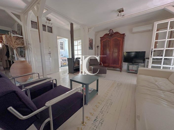 Image No.6-2 Bed House for sale