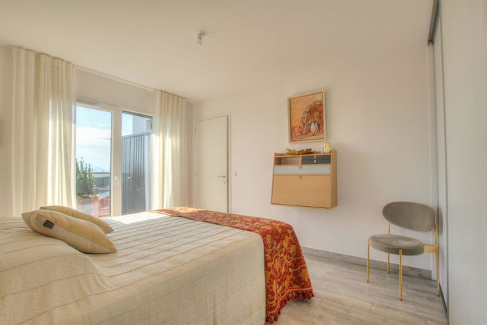 Image No.12-3 Bed Apartment for sale