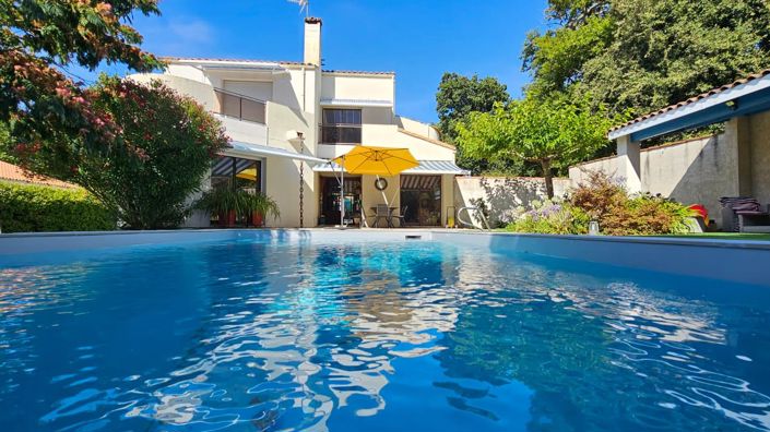 Image No.1-6 Bed House for sale