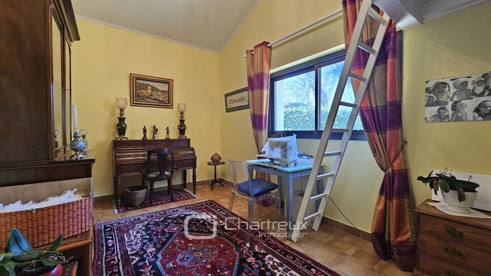 Image No.10-6 Bed House for sale