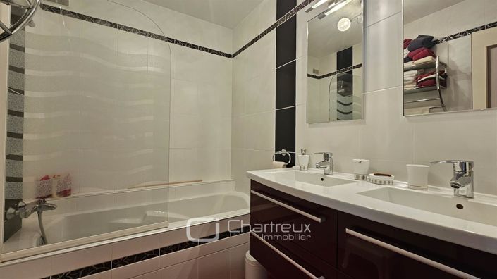 Image No.18-6 Bed House for sale