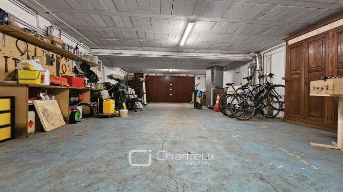 Image No.20-6 Bed House for sale