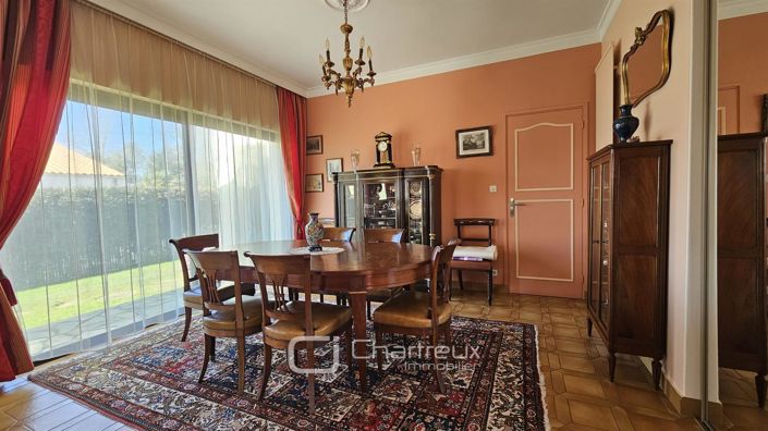 Image No.6-6 Bed House for sale