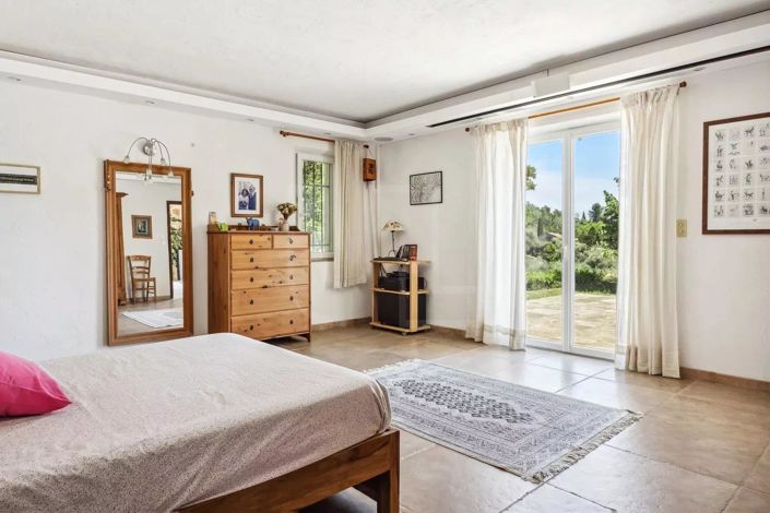 Image No.15-6 Bed House for sale