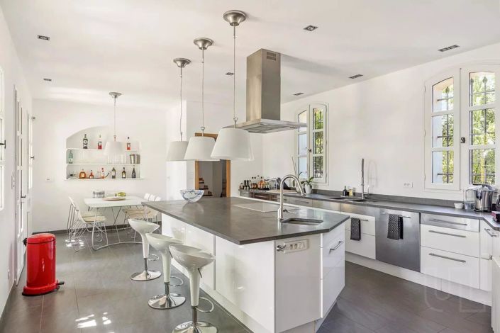 Image No.10-6 Bed House for sale