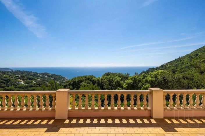 Image No.1-7 Bed House for sale