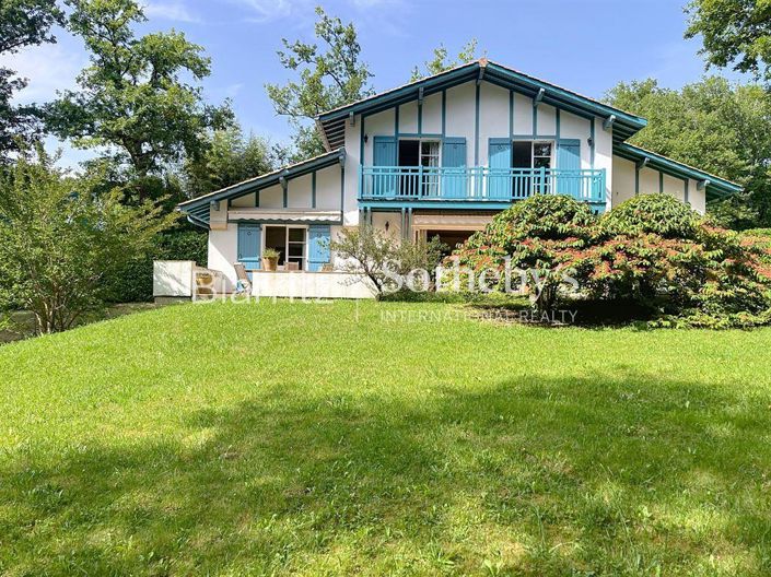 Image No.1-5 Bed Property for sale