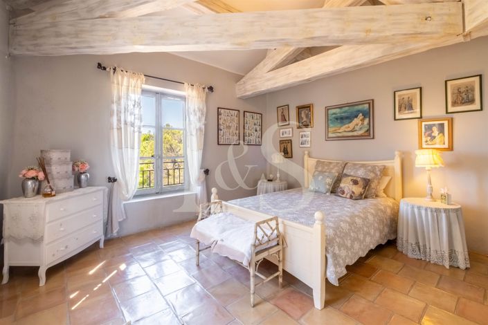 Image No.12-4 Bed House for sale