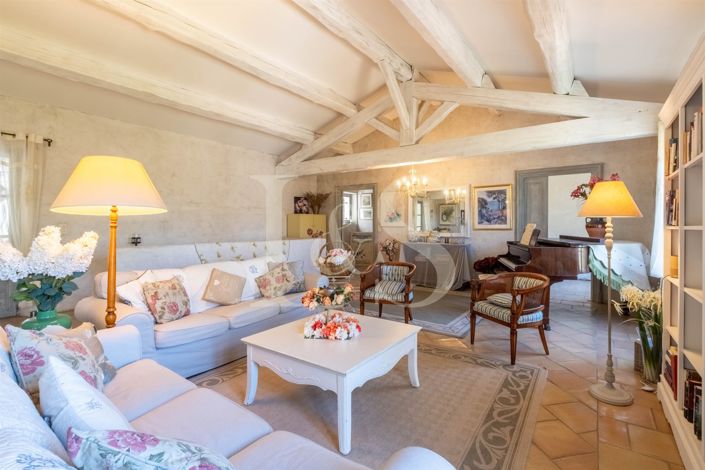 Image No.6-4 Bed House for sale