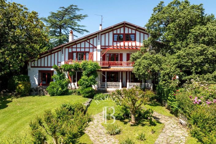 Image No.1-11 Bed House for sale