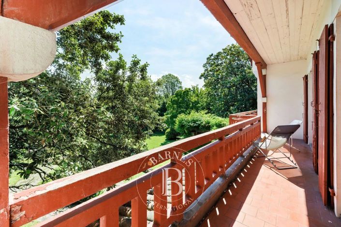 Image No.12-11 Bed House for sale