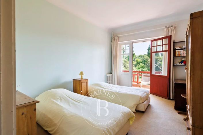 Image No.14-11 Bed House for sale