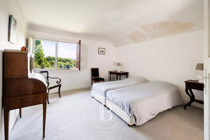 Image No.17-11 Bed House for sale