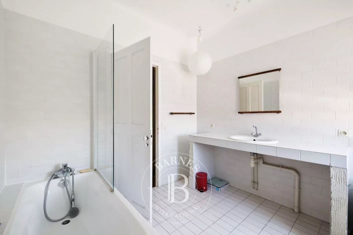 Image No.20-11 Bed House for sale