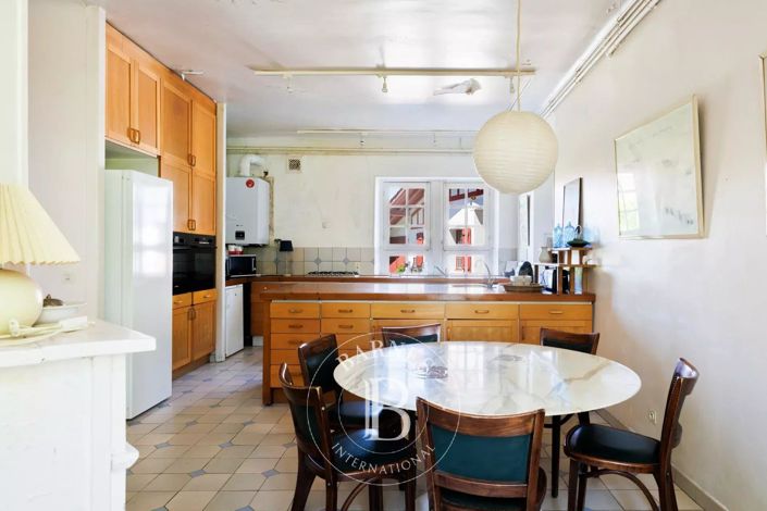 Image No.6-11 Bed House for sale