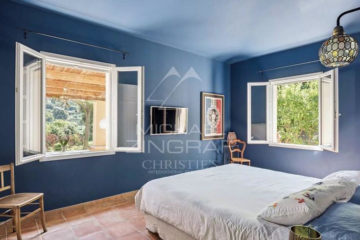 Image No.10-5 Bed House for sale