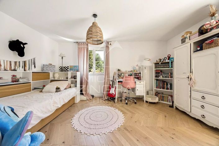 Image No.12-5 Bed House for sale