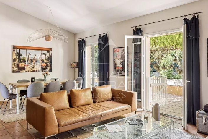 Image No.6-5 Bed House for sale