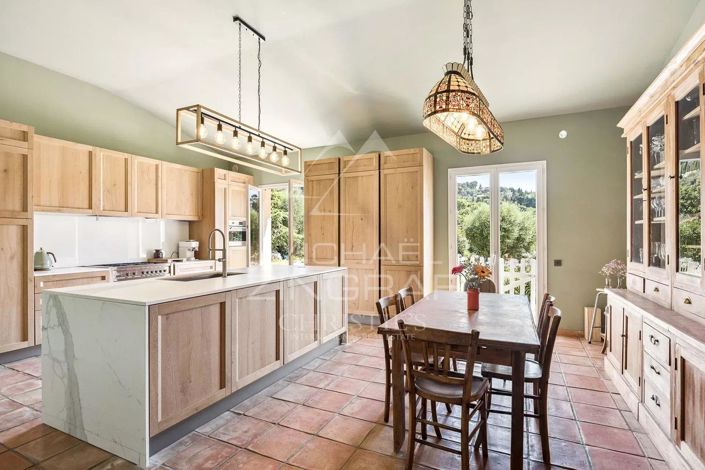 Image No.9-5 Bed House for sale