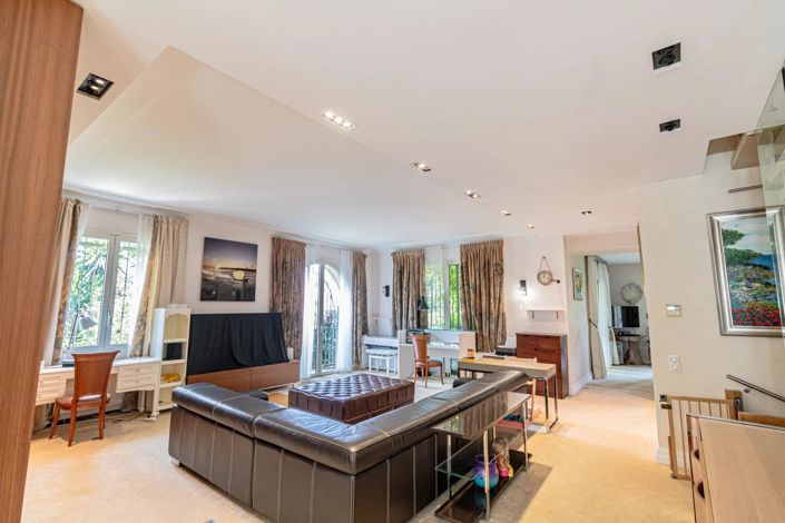 Image No.11-3 Bed House for sale