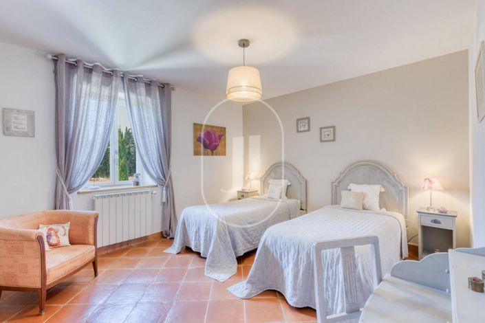 Image No.9-4 Bed House for sale