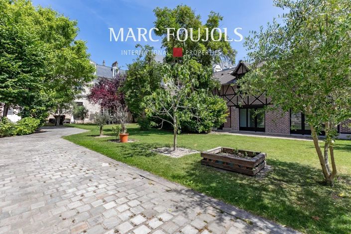 Image No.4-10 Bed House for sale