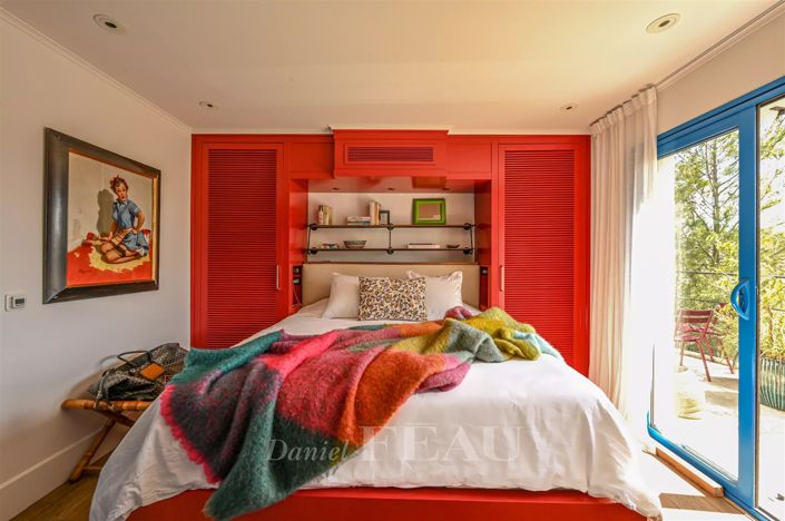 Image No.18-4 Bed House for sale