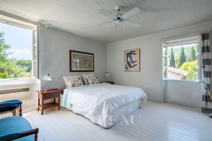 Image No.14-12 Bed House for sale