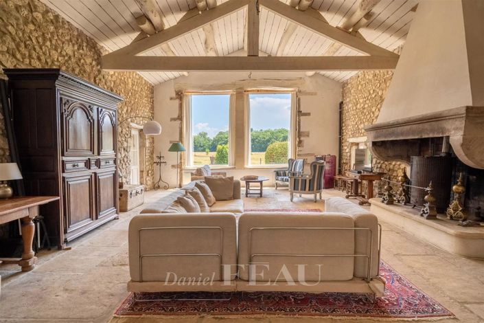 Image No.8-12 Bed House for sale