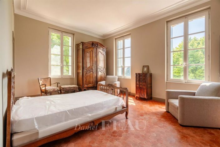 Image No.14-10 Bed House for sale