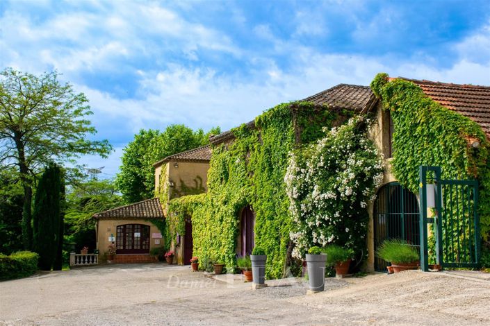 Image No.6-10 Bed House for sale