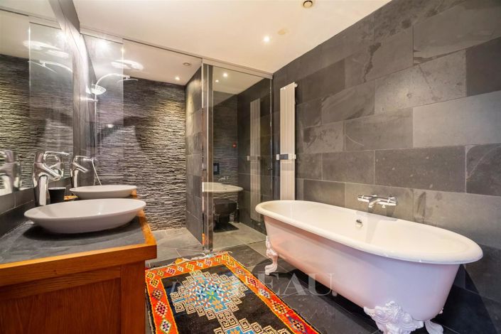 Image No.17-7 Bed House for sale