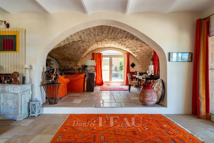 Image No.9-7 Bed House for sale