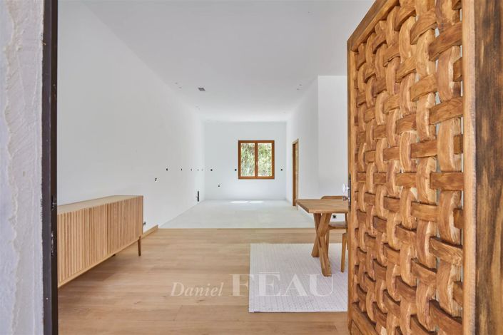 Image No.11-5 Bed House for sale