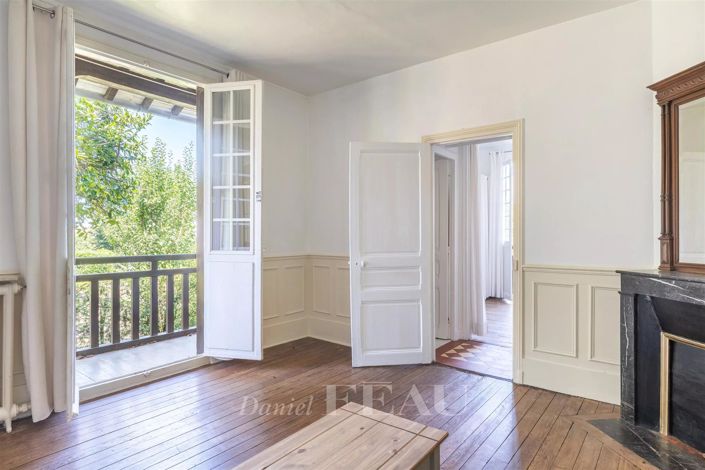 Image No.10-5 Bed House for sale