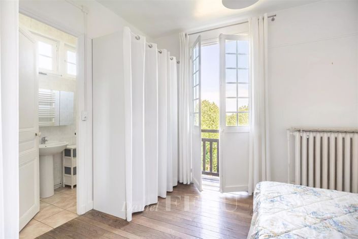 Image No.16-5 Bed House for sale