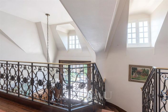 Image No.24-5 Bed House for sale