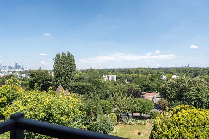 Image No.27-5 Bed House for sale