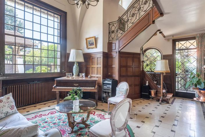 Image No.3-5 Bed House for sale