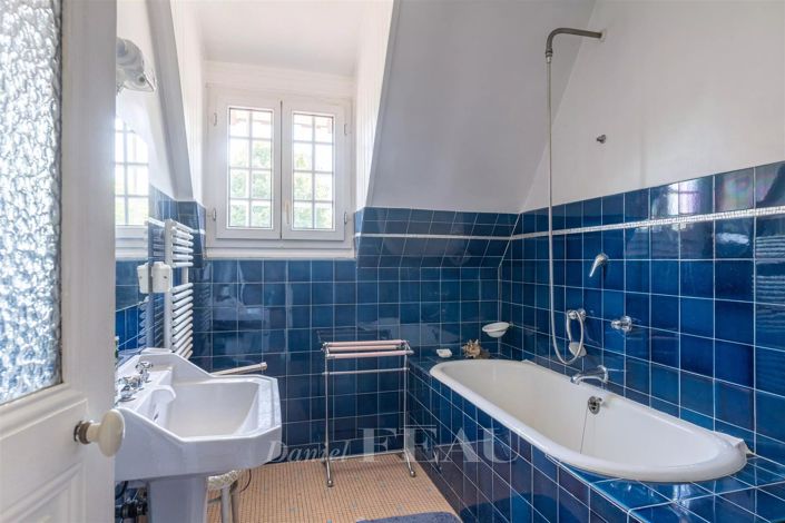 Image No.30-5 Bed House for sale