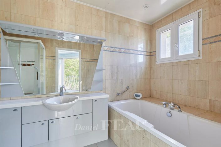 Image No.17-3 Bed Apartment for sale