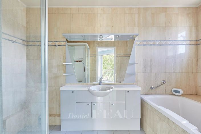 Image No.18-3 Bed Apartment for sale