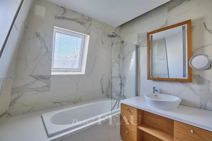 Image No.20-4 Bed Apartment for sale