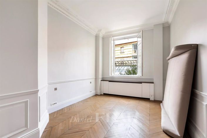 Image No.10-3 Bed Apartment for sale